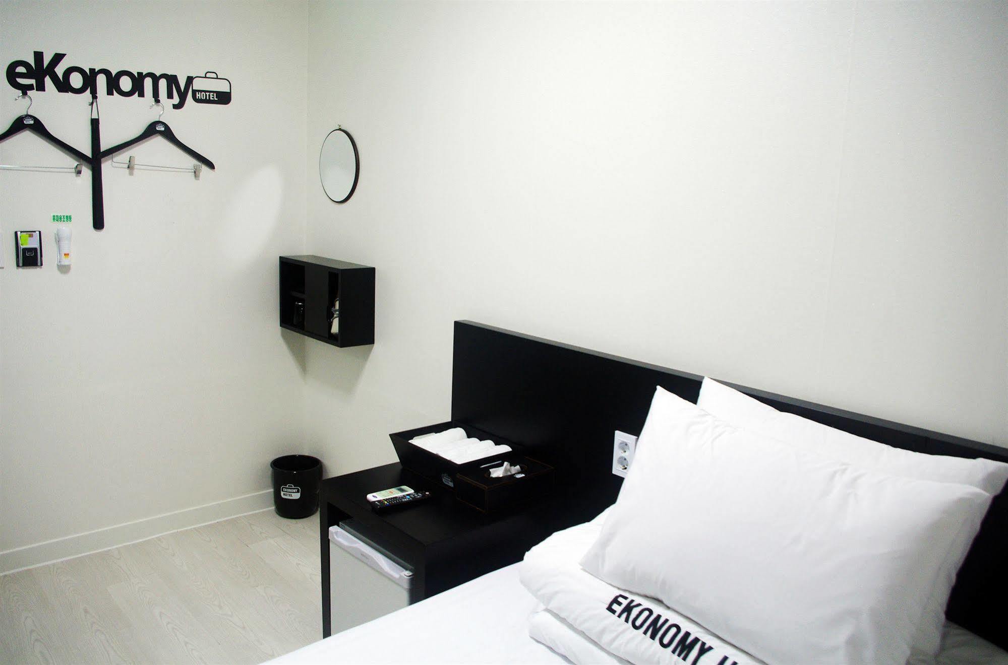 Ekonomy Hotel Nampo Пусан Екстер'єр фото