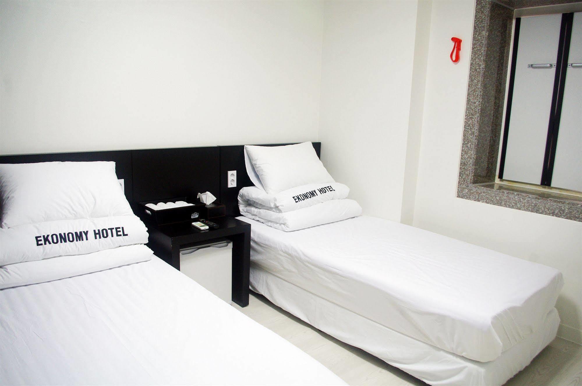 Ekonomy Hotel Nampo Пусан Екстер'єр фото