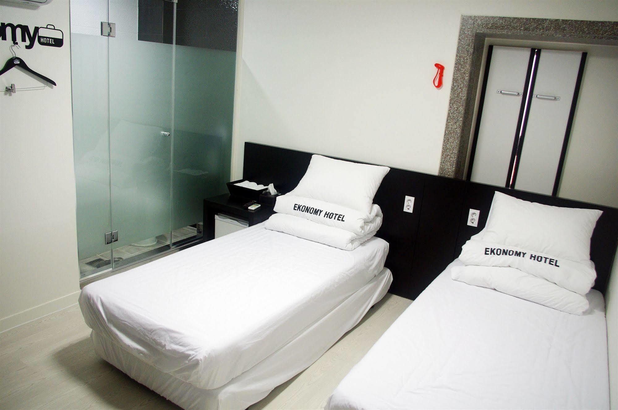 Ekonomy Hotel Nampo Пусан Екстер'єр фото
