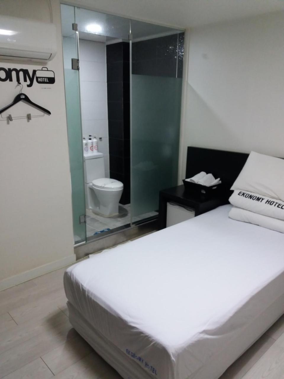 Ekonomy Hotel Nampo Пусан Екстер'єр фото